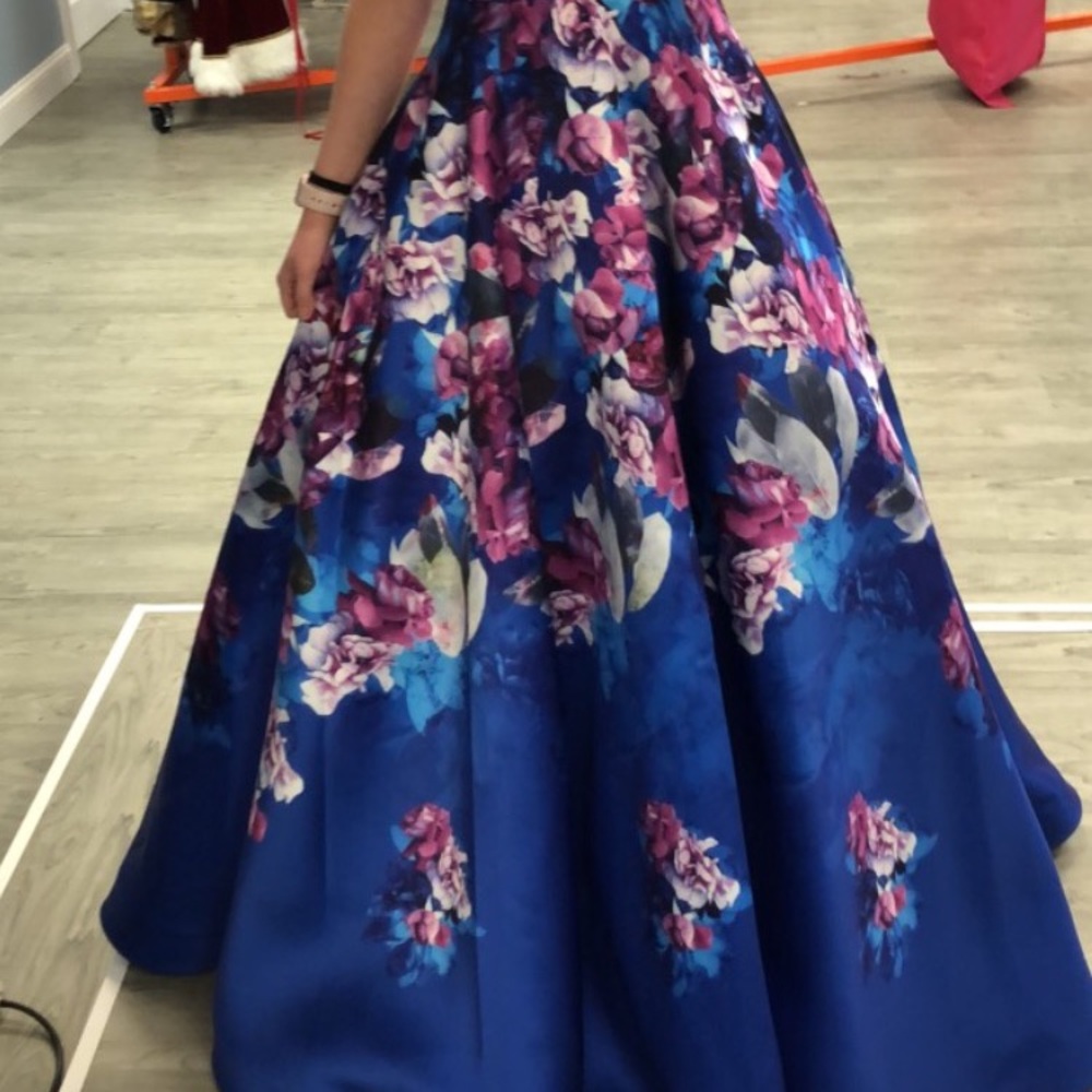 Elle Wilde Prom dress size 00 originally $650